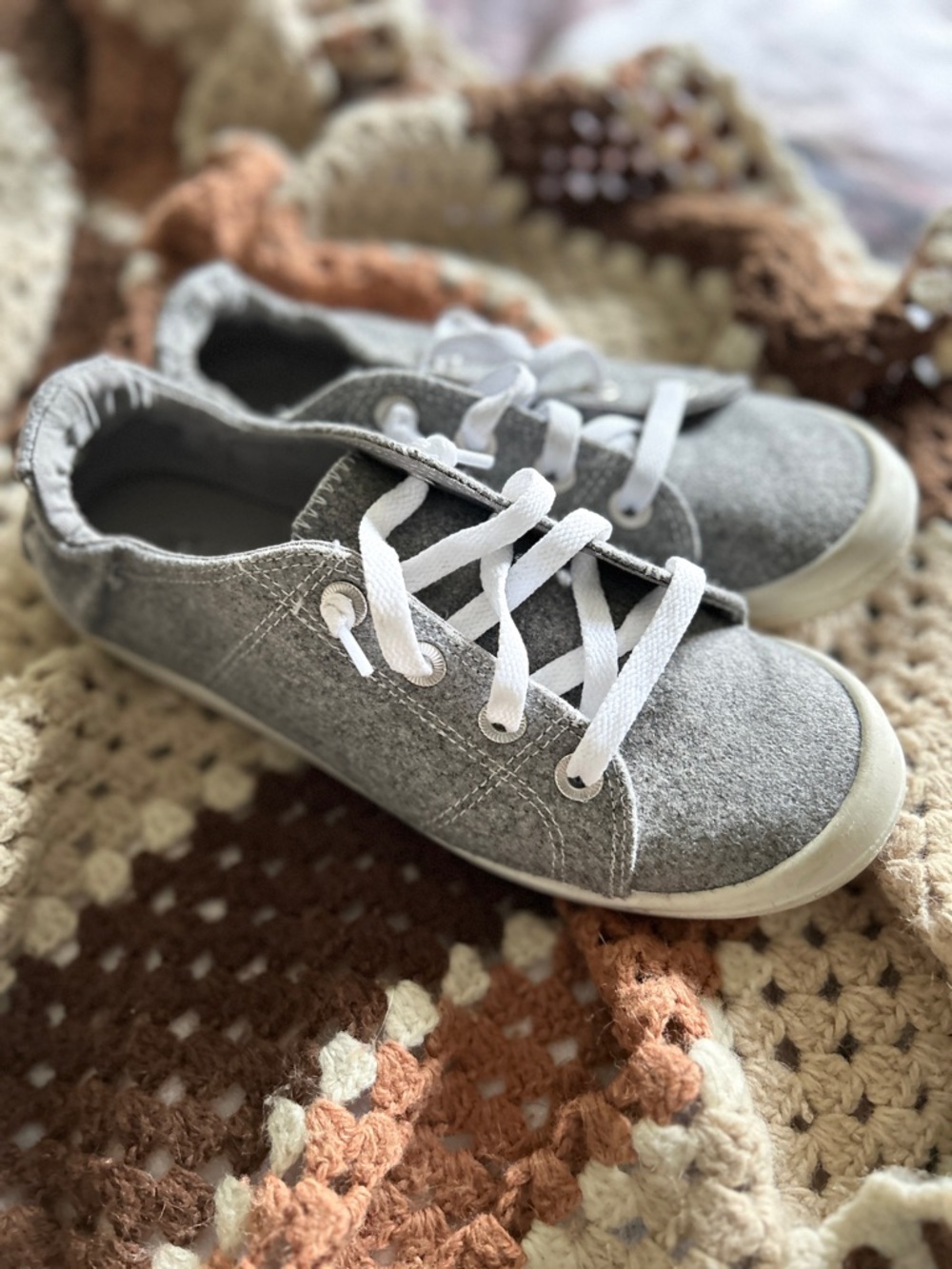 Gray ladies Casual Lace-Up Sneakers